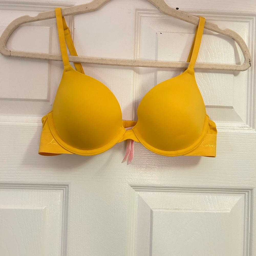 PINK Victoria's Secret Yellow T-Shirt Bra with Molded Cups